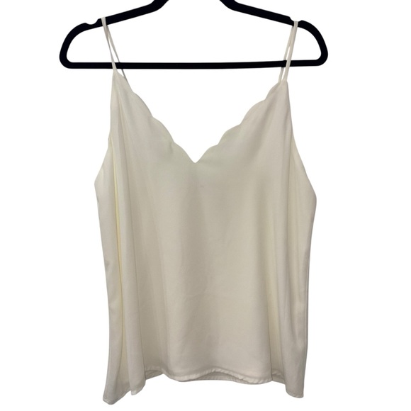 Socialite Scalloped white tank top size Medium - Picture 2 of 5